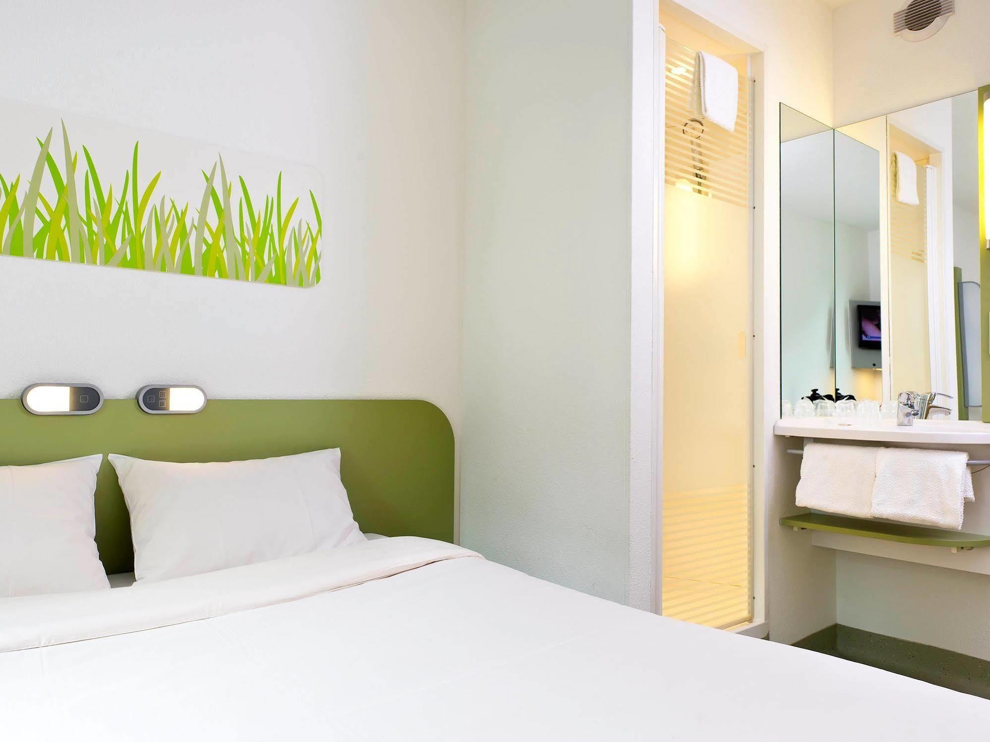 ibis budget Nanterre La Defense Buitenkant foto