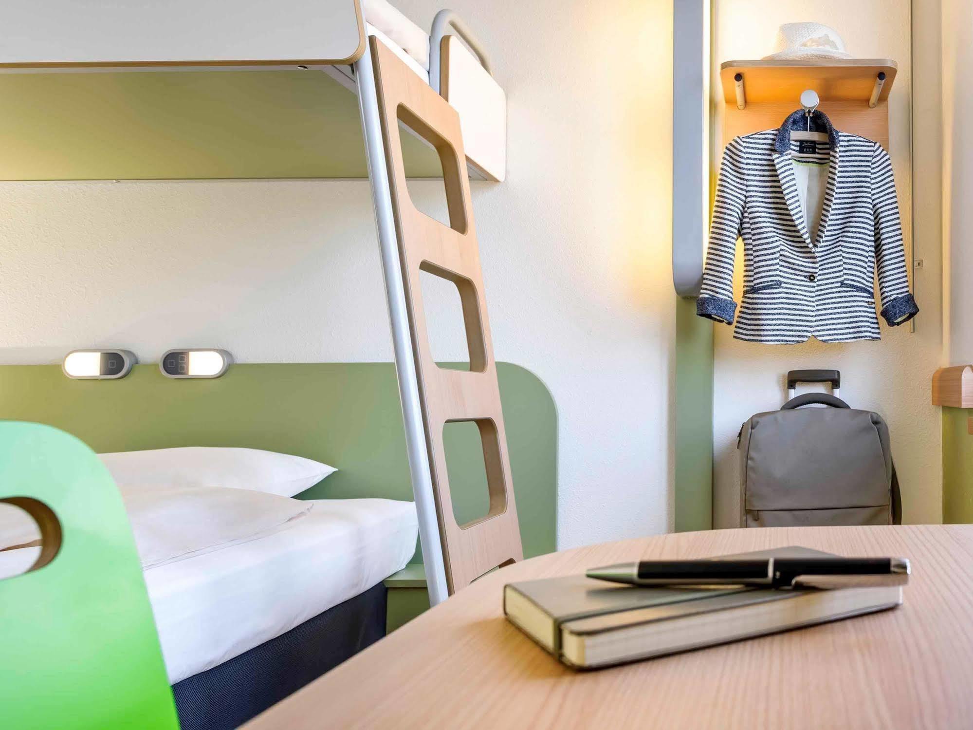 ibis budget Nanterre La Defense Buitenkant foto